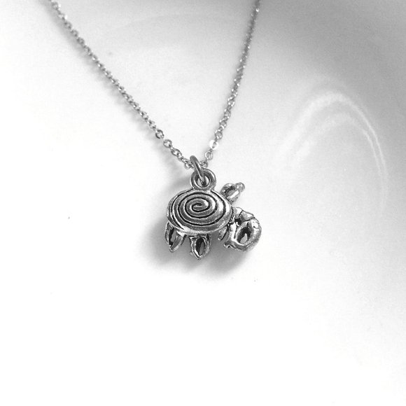 Miniature Tiny Hermit Crab Marine Life Ocean Life Shell Fish Animal Necklace - Picture 3 of 6